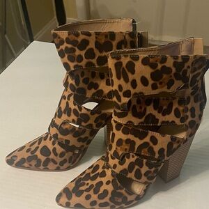 NYC Leopard Print Cutout Chunky Ankle Booties with Block Heel Sz7. Pre-owned